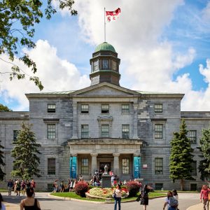 Cr&eacute;dito: <a href="https://canadianvisa.org/es/blog/immigration/graduate-student-exemption-why-canada-is-making-exceptions-for-masters-phd-candidates" target="_blank" rel="nofollow noopener noreferrer">canadianvisa.org</a>